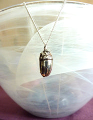 Dainty Acorn