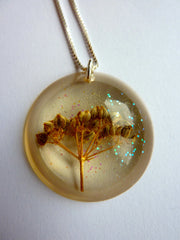 Dried flower in resin with glitter