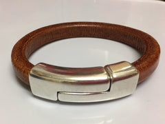 Leather bracelet in cognac